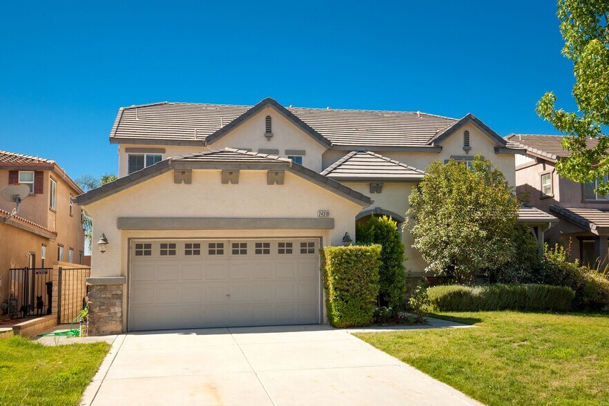 Building Photo - 24318 Via La Casa