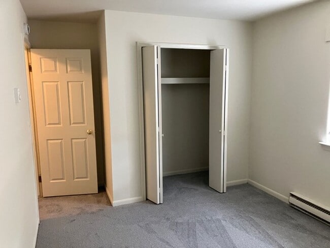 Building Photo - RANCH STYLE 2 BEDROOM DUPLEX FOR LEASE