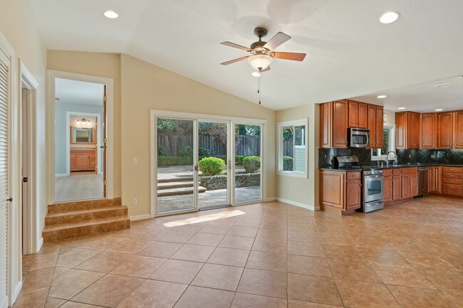 Building Photo - 824 Prince Ave