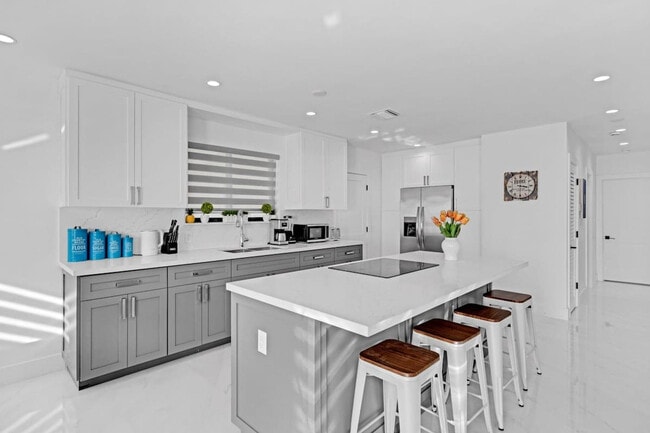 Building Photo - 17835 NE 6th Ave