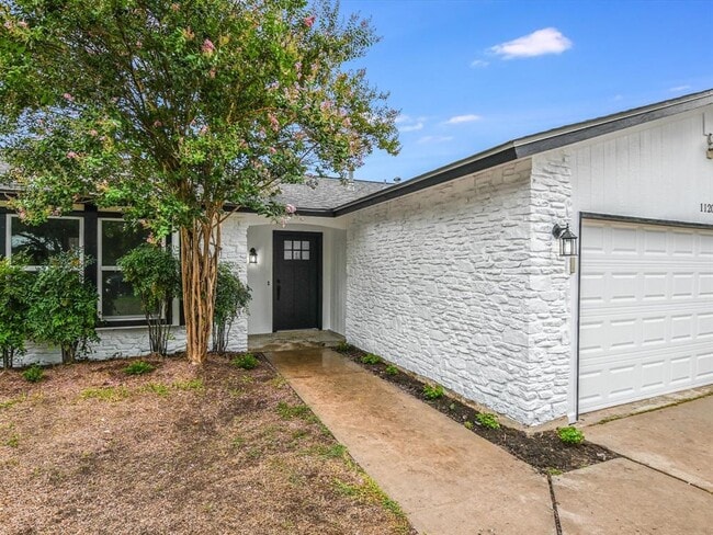 Building Photo - 11204 Iron Oak Trail