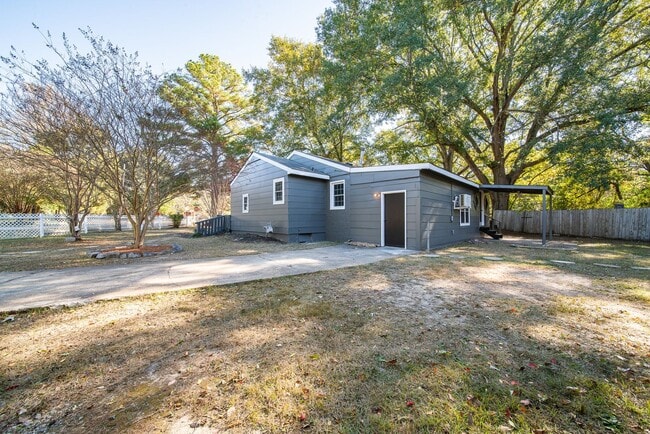 Building Photo - Beautifully Updated Corner Lot Home!