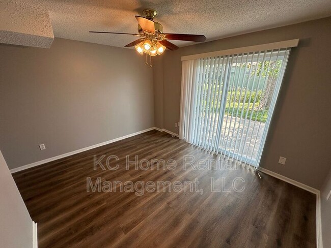 Building Photo - 433 Lee Dr