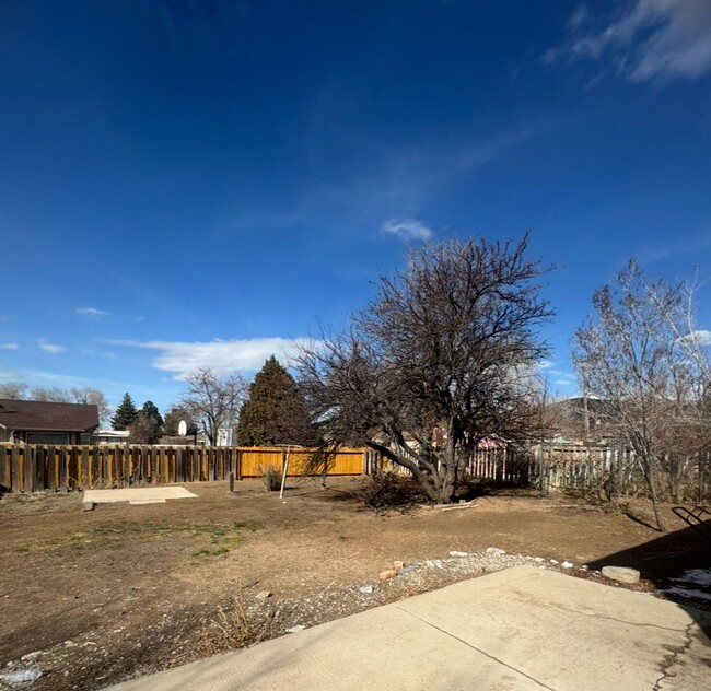 Building Photo - 1040 W 400 N