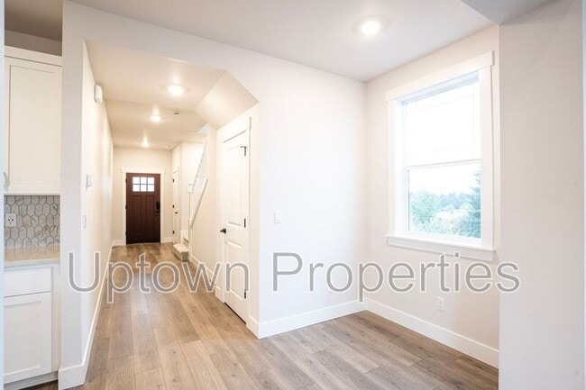 Building Photo - 16959 SW Leaf Ln