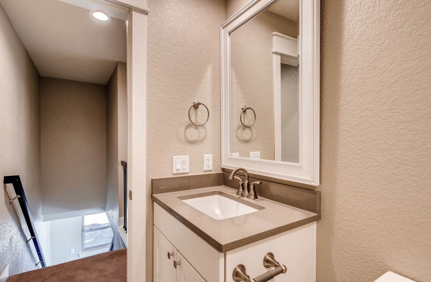 MAIN BATHROOM 2ND FLOOR - 3508 Dogwood Ave