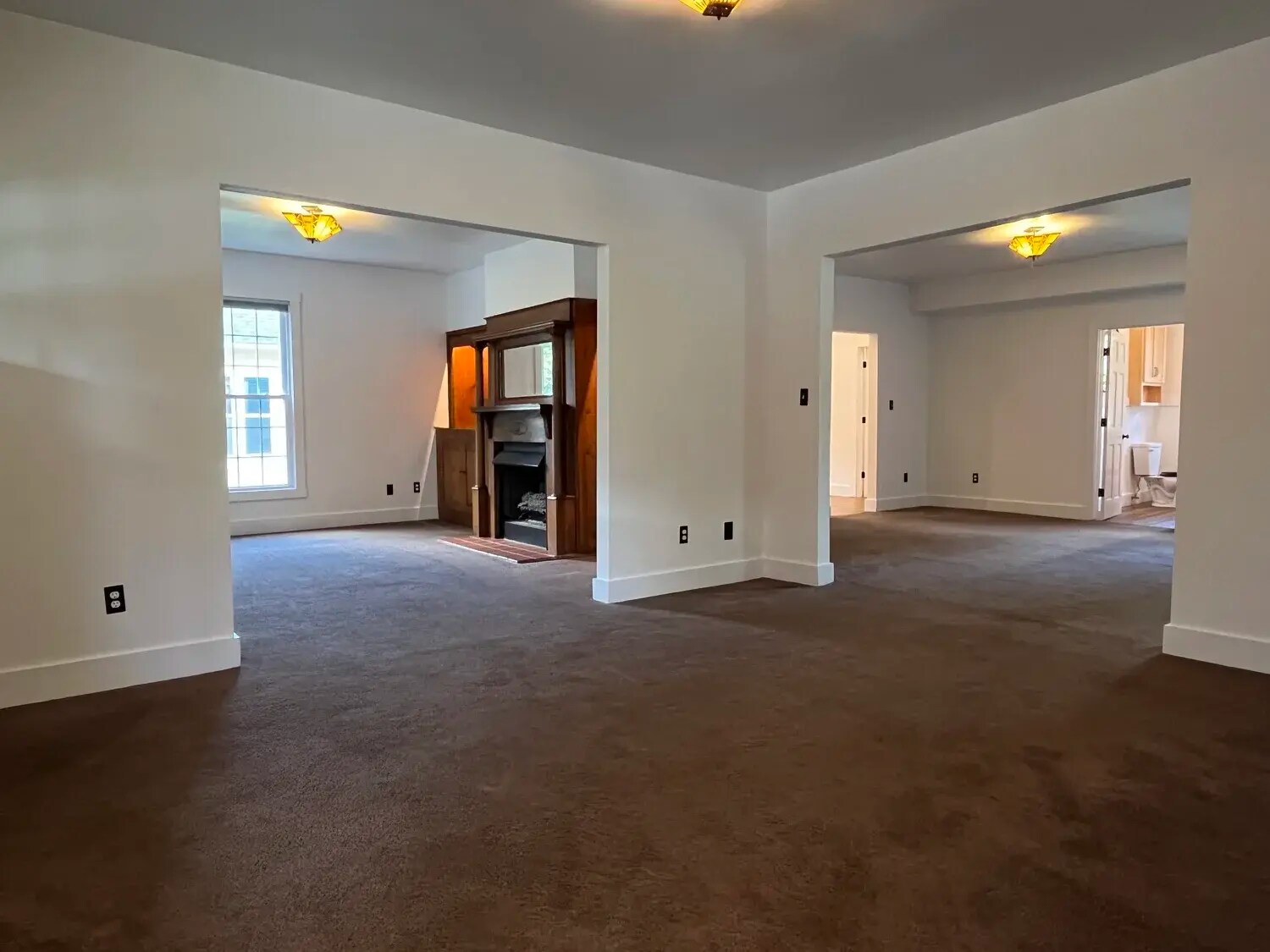 Building Photo - 723 E 10th St