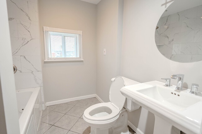 Building Photo - 11 Burritt Ave