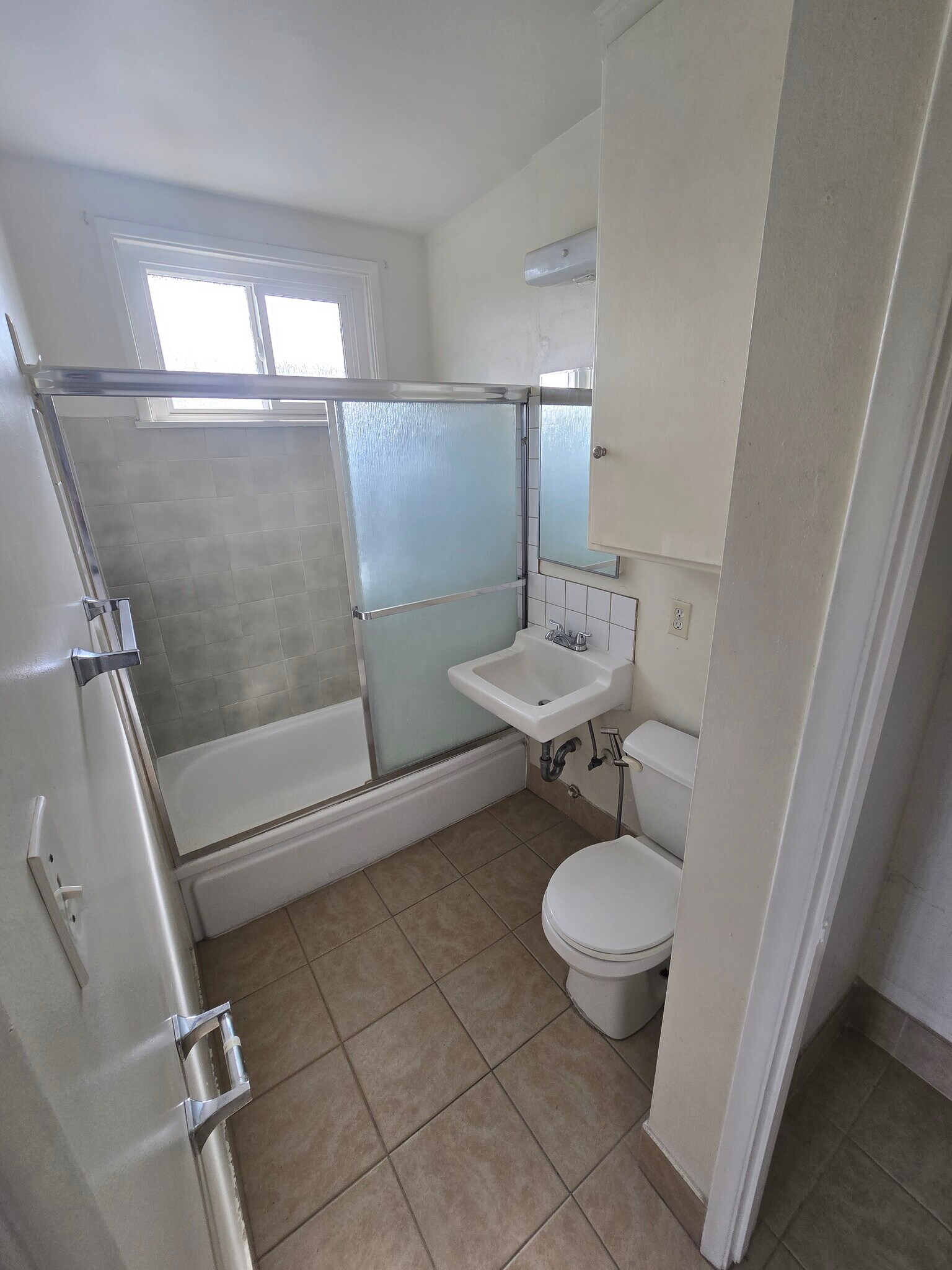 Building Photo - 1818 W Victory Blvd