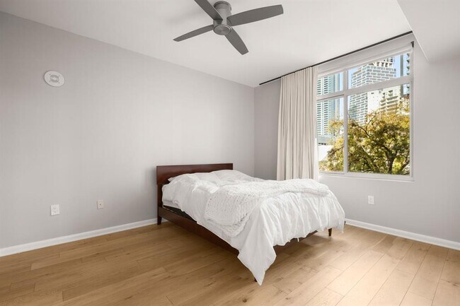 Building Photo - 54 Rainey St