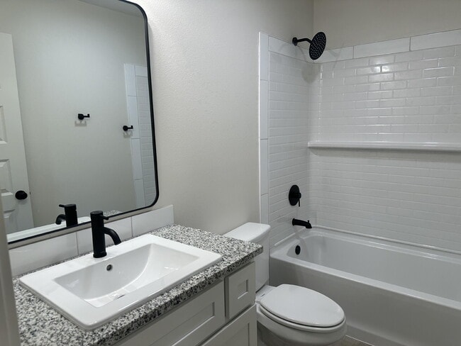 Building Photo - 2013 Cottonwood Ave