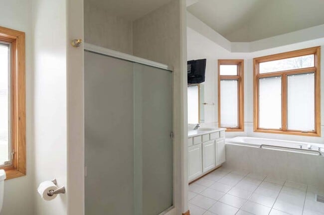 Building Photo - 922 W Chesterfield Ct