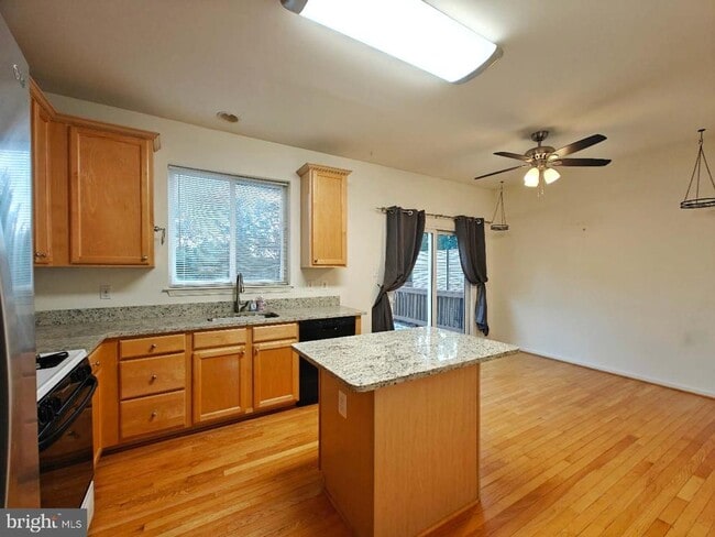 Building Photo - 13030 Park Crescent Cir
