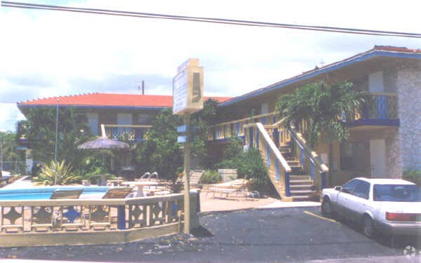 Building Photo - Sunny Sky