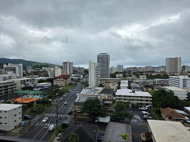 Building Photo - Wilder At Piikoi Spacious 1 Bedroom, 1 Bath & 1 Parking Stall.