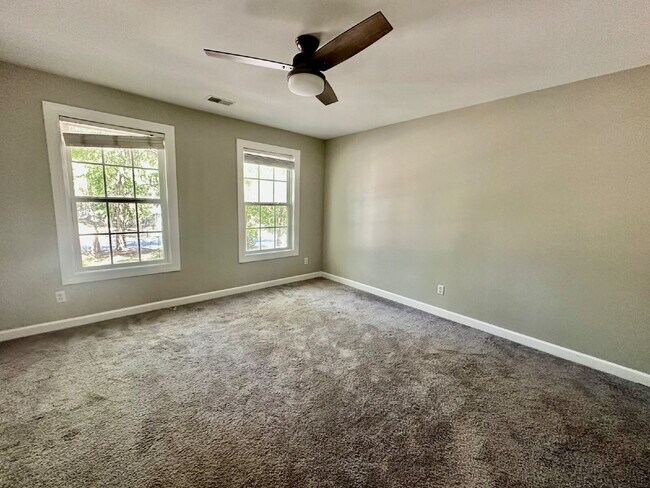 Building Photo - 4-Bedroom Home with Loft and Office for Re...