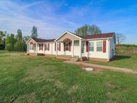 Building Photo - 140 Meadows Ln