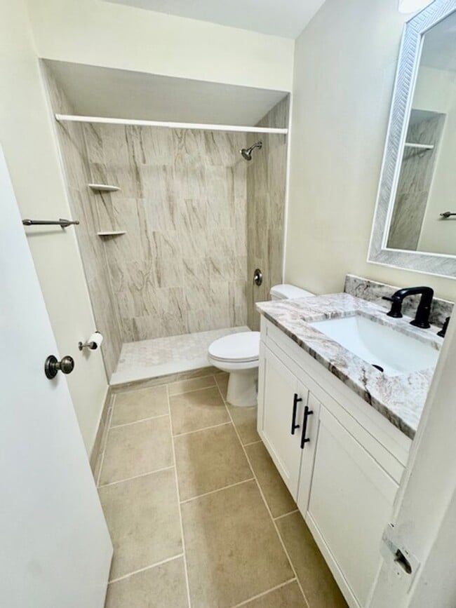 Building Photo - 2 bedroom 2 bathroom unfurnished annual