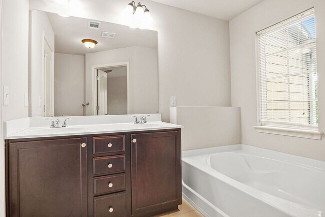 Building Photo - 1539 Creek Bend Ln NW
