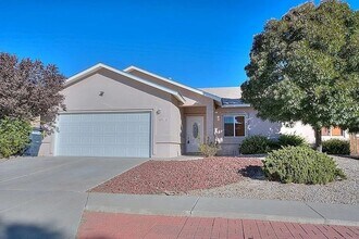 Building Photo - 3 bed 2 bath single level home
