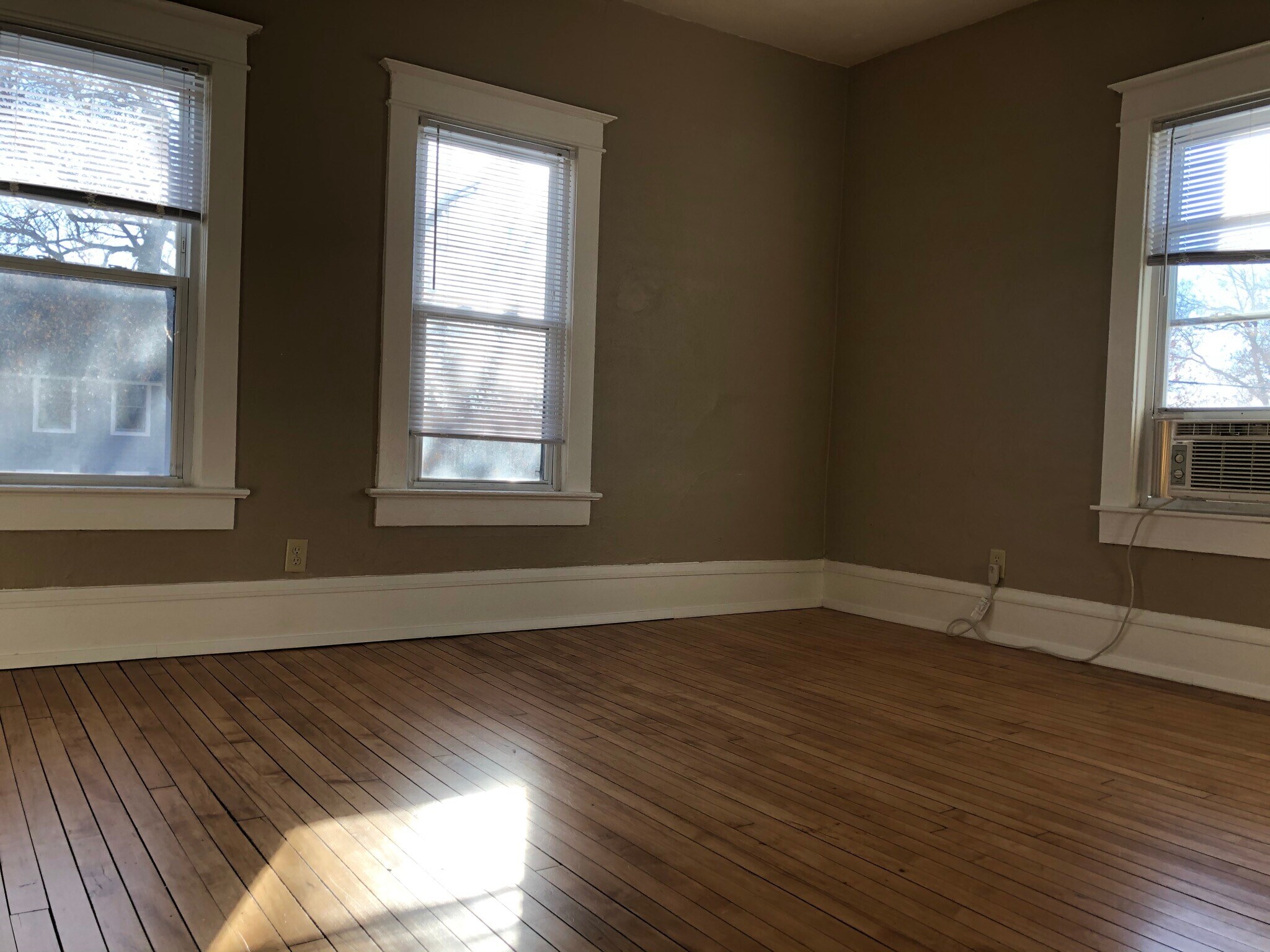 Building Photo - 1749 Wordsworth Ave