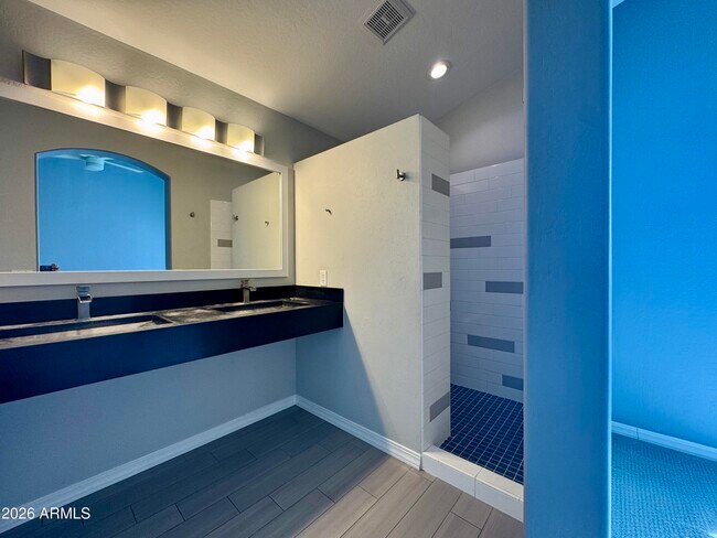 Building Photo - 8667 E Pinchot Ave