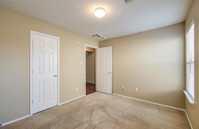 Building Photo - 610 Kiley Dr
