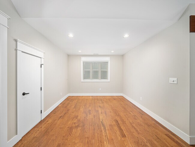 Building Photo - 70 Deaver St