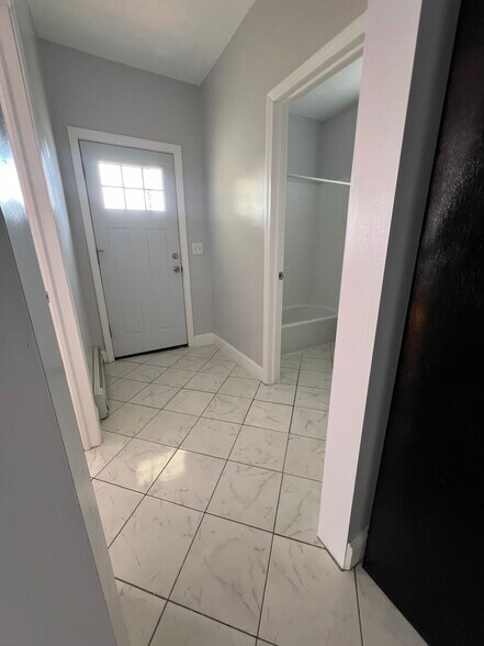 Building Photo - 982 Dixwell Ave