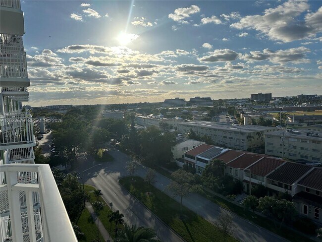 Building Photo - 2100 Sans Souci Blvd