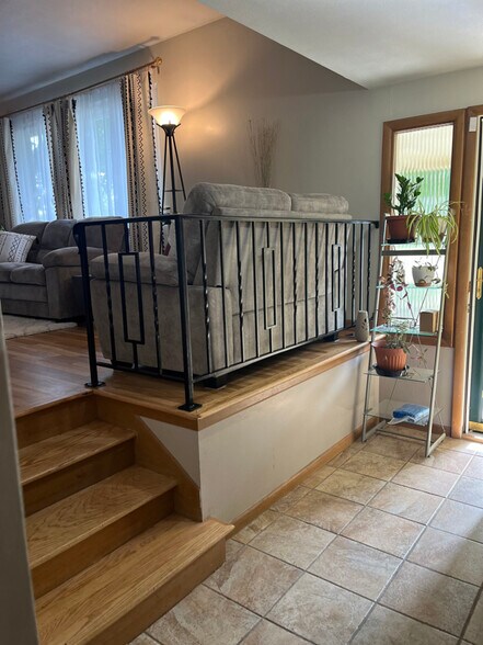 Building Photo - 4755 Esterbrook Rd