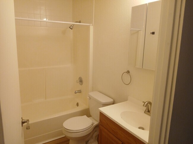 Building Photo - 7622 Chinook Ave