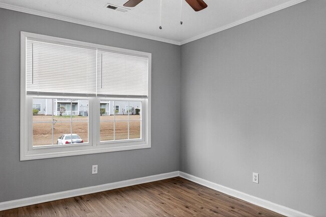 Building Photo - Spacious 3BR Condo in Fayetteville