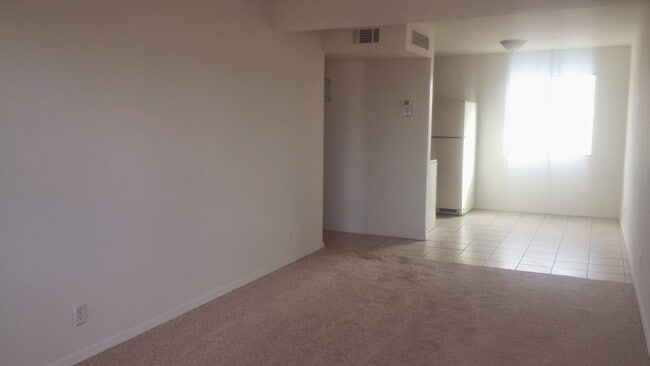 Building Photo - 455 W Kelso St
