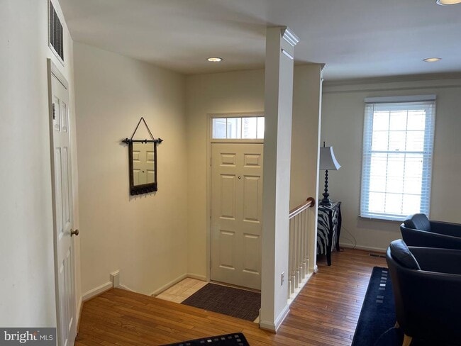 Building Photo - 10926 Bloomingdale Dr