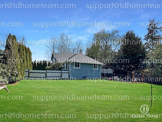 Building Photo - "Charming Lynnwood Home with Finished Base...