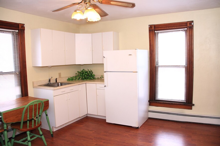 Bright kitchen - 2706 Buffalo Rd