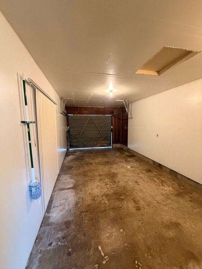 Building Photo - 2-Bedroom Duplex in Thurston