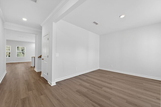 Building Photo - 2143 Rolling Hls Ct