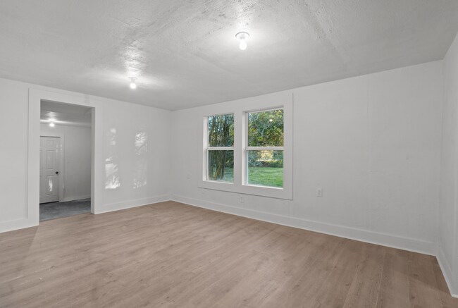 Building Photo - 3 bedroom on large lot