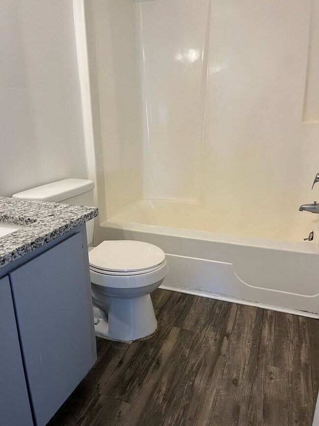 Building Photo - Monroe Manor