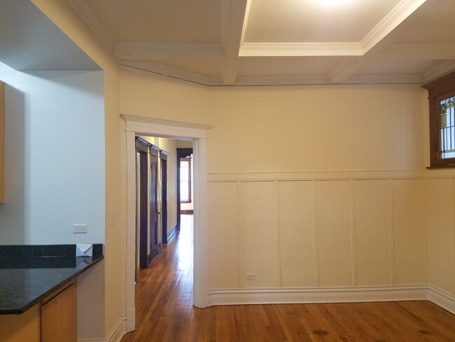 Dining room - 1228 W Columbia Ave