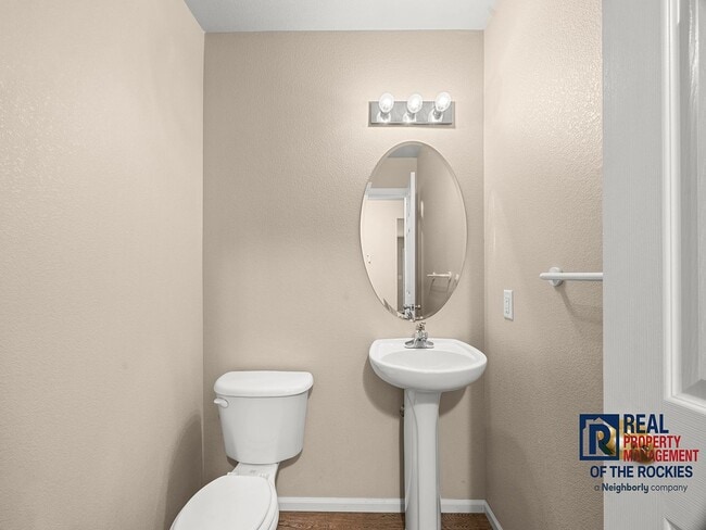 Building Photo - Amazing 3 bed, 3.5 bath Condo in Rigden Farm!