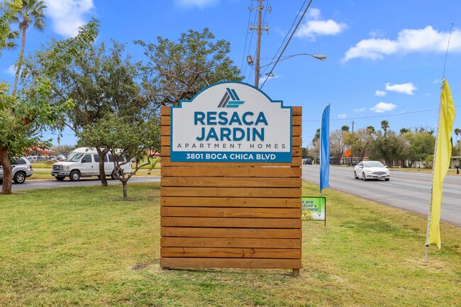 Building Photo - Resaca Jardin