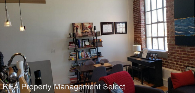 Building Photo - 1 br, 1 bath House - 555 W. Jackson Avenue...