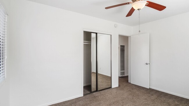 Building Photo - 4447 1/2 Mentone Street