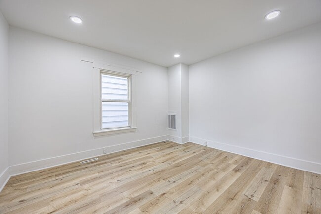 Building Photo - Newly Renovated 5 Bd/2 Bath Home in New Kensington