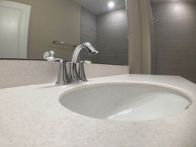 Building Photo - ***TWO WEEKS FREE*** Comfortable 3 Bedroom Home With Great Outdoor Space