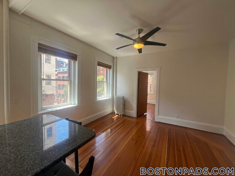 Building Photo - 108 Myrtle St