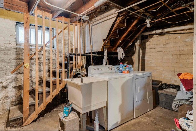 Building Photo - 3347 S 31st Ave